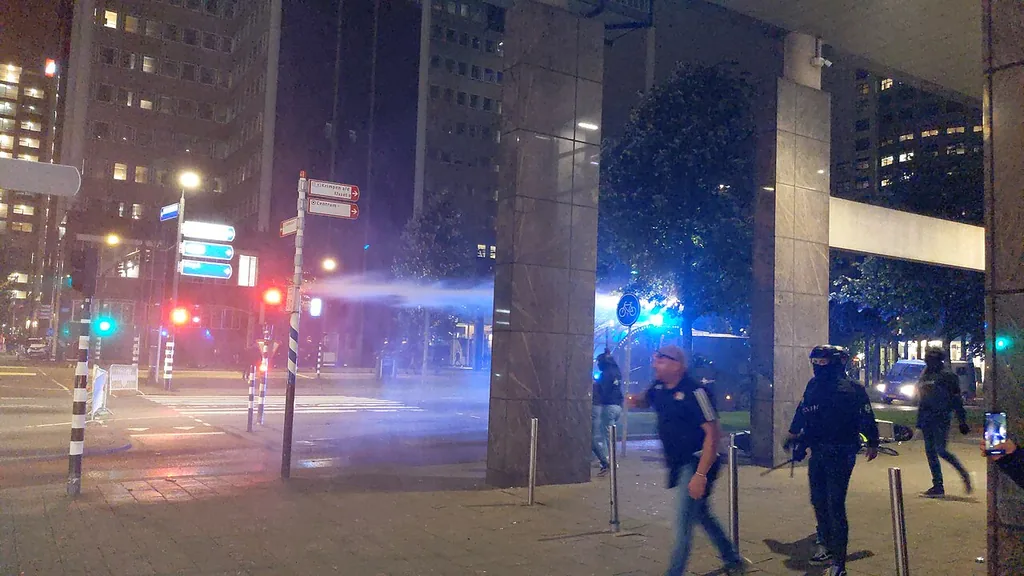 Roma Vs. Feijenoord association football match (2022) riots, Rotterdam-Centrum, Rotterdam (2022) 08